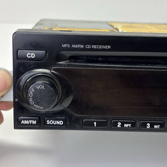 2013 Chevrolet MP3 AM FM Radio CD Player Receiver OEM AGC-3106JA UNTESTED - Picture 2 of 14